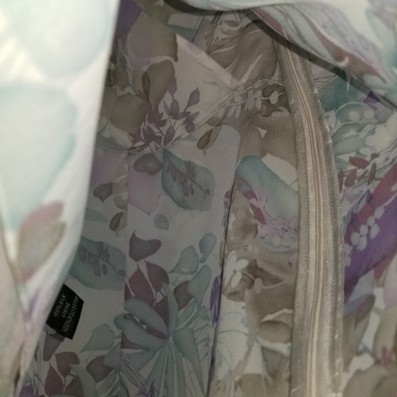 Linda Allard for Ellen Tracy silk flloral top - Picture 9 of 13